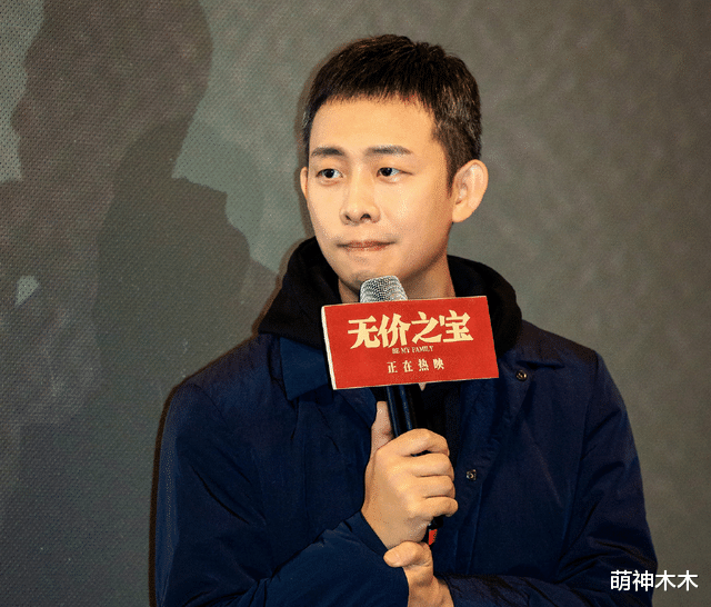 张译疑受马面裙风波影响，路演现场冷脸情绪低落，拒收礼物拒签名