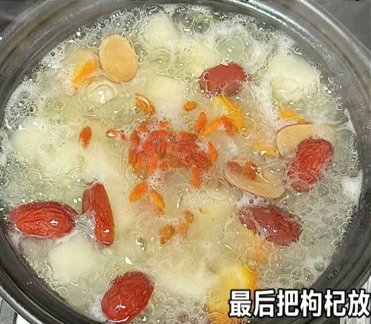 雪梨和它一起煮，等于天然“止咳汤”，润肺止咳，增强抵抗力