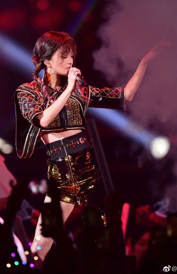 张韶涵|41岁张韶涵演唱会美炸热搜，网友：怎么会有人比动漫还夸张？？