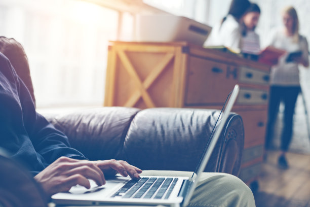 |如何在职场中找到长期发展的行业？