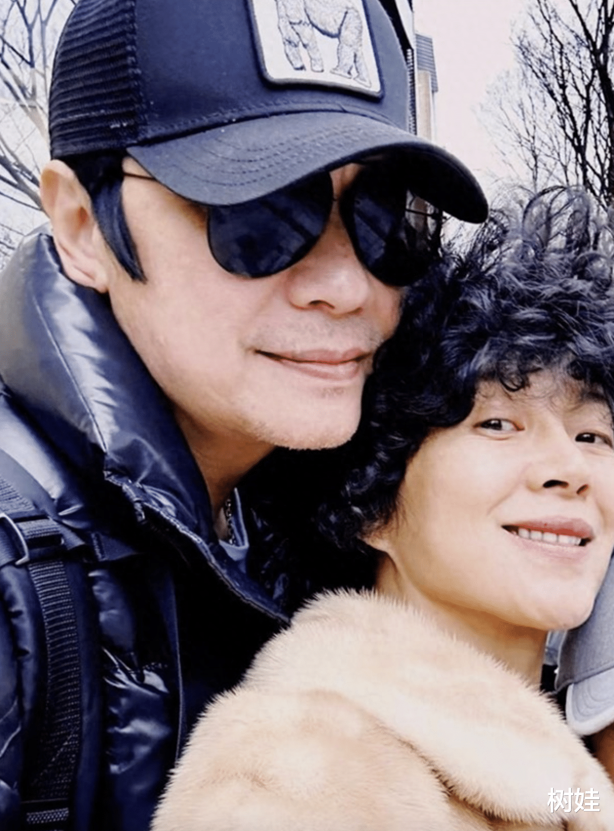 罗嘉良举家赴日本旅游，10岁女儿罕露脸，身材挺拔五官轮廓像母亲