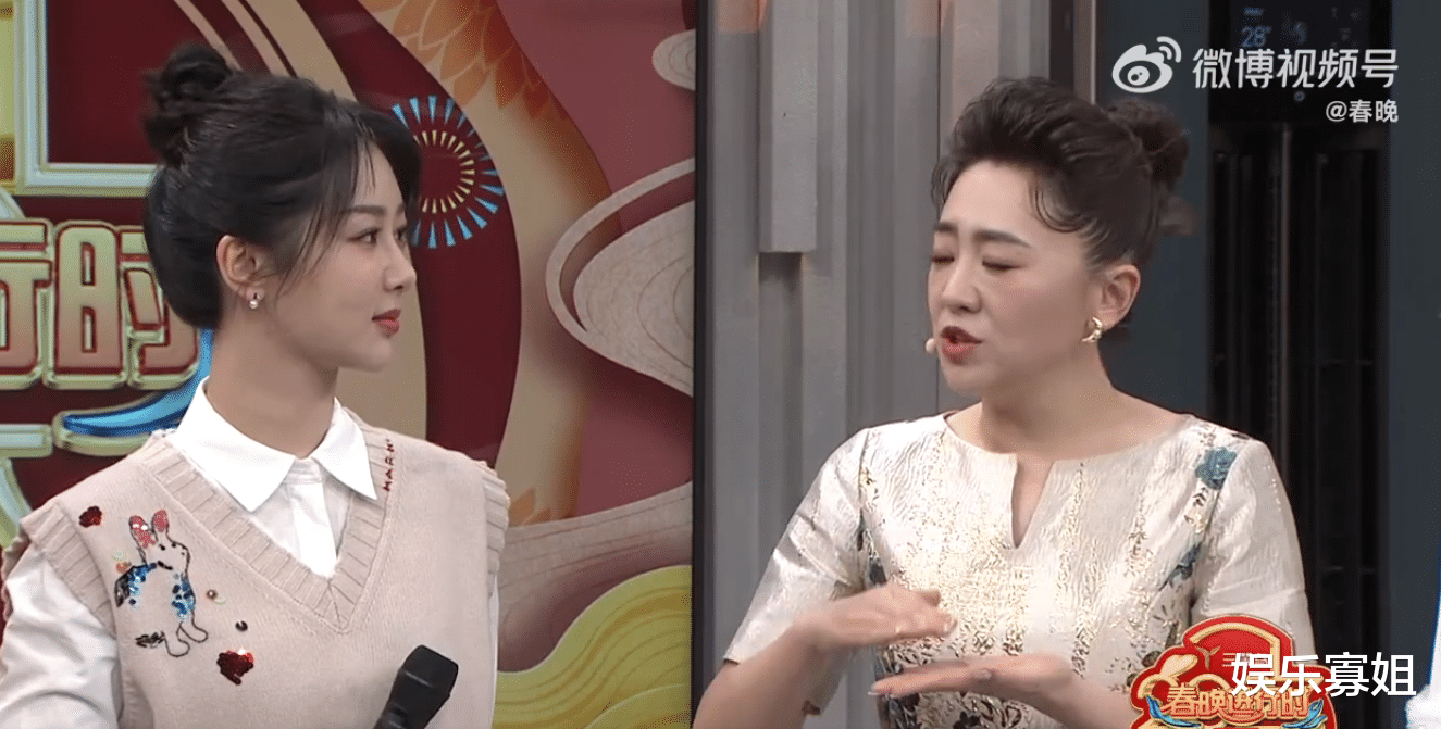 春晚|月亮姐姐说看杨紫的朋友圈可以头笑到尾,网友:不止一个人说过