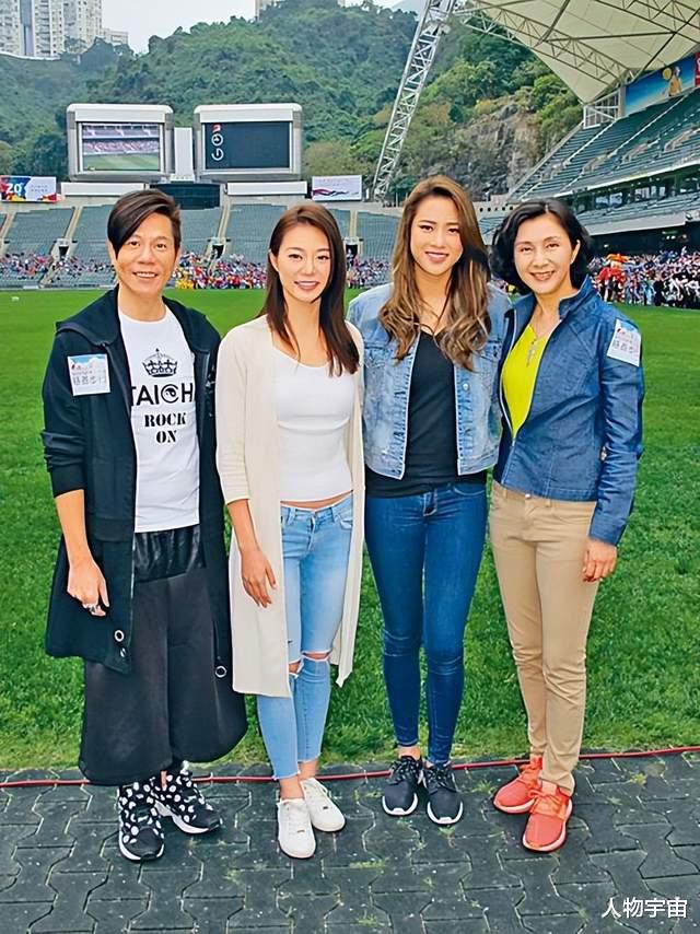 她机智美丽,是港姐季军却没入行,年轻嫁富豪生2子,今乐做慈善