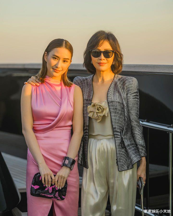 何超莲刘嘉玲在威尼斯电影节合照，众姐妹在一起很有名媛风