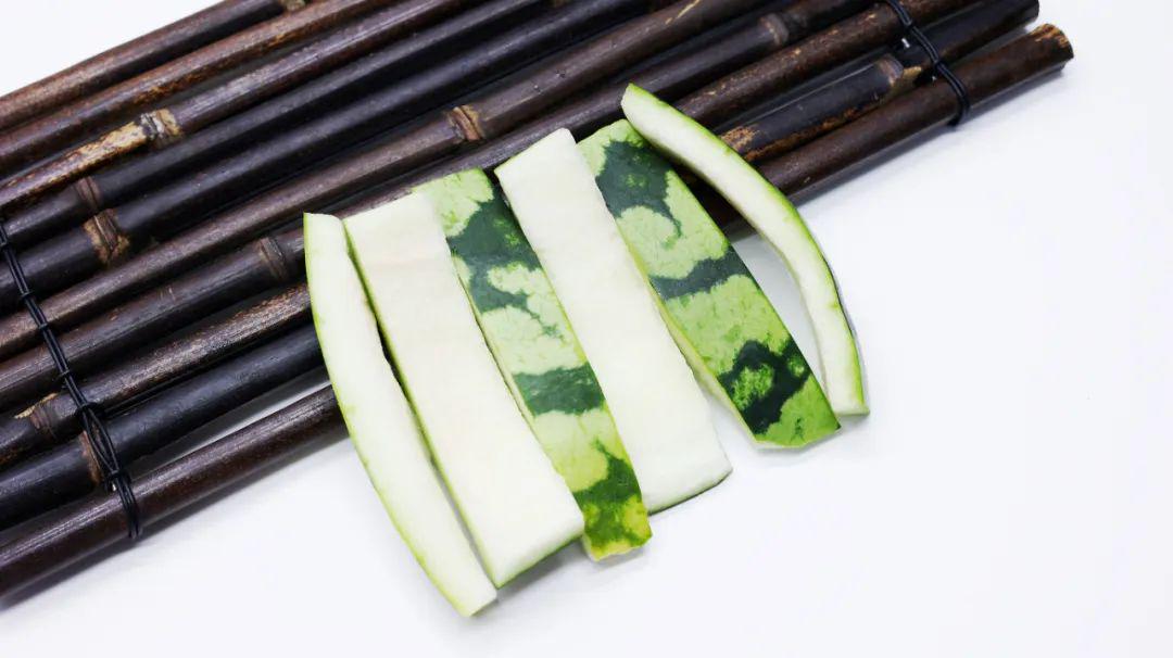 一个防治中暑的良方,六味中药巧妙运用,可让暑解一解、火消一消