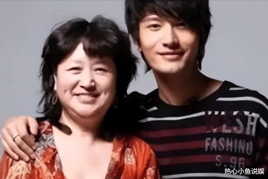 张素霞：我儿子是大明星黄晓明，他和杨颖离婚后，我和孙子最可怜