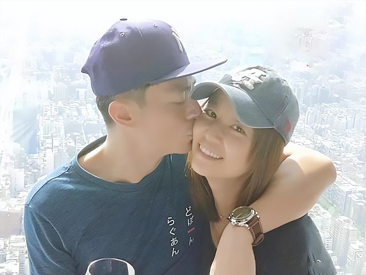 林心如为爸爸举办生日宴,霍建华招呼亲朋好友,曝温馨全家福