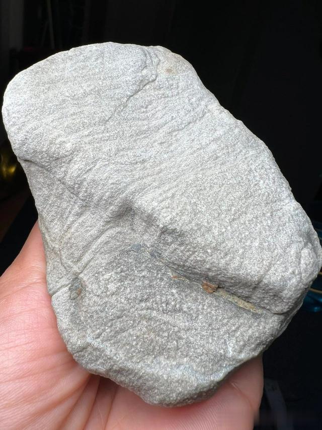 翡翠|如何判断翡翠原石是泥浆皮还是砂皮?