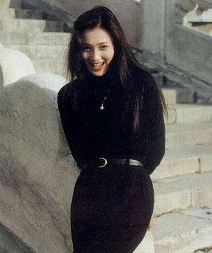 从周慧敏到林芳兵，为何大家接受不了中年女星，留“黑长直”发型