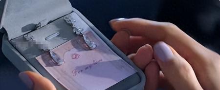 事实证明，被“导演太太团封杀”的张静初，早已走上了另一条大道