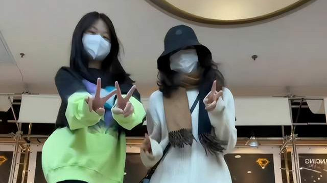 王诗龄|王诗龄回国度假秀身材，遭闺蜜粉碎美颜滤镜，腿短粗还显黑很普通