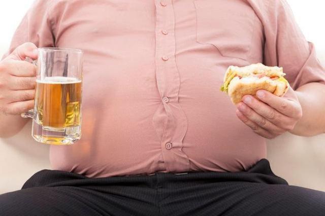 体重决定寿命的长短？研究发现：中年胖、老年瘦的人，更容易痴呆