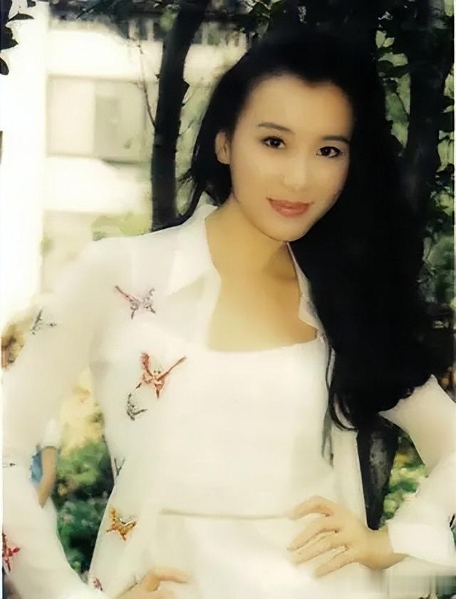 她是“第一美人”，因美成名，却成富豪玩物，如今50多岁无人敢娶