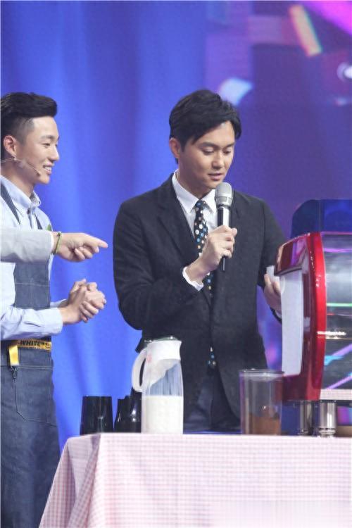 张智霖涉嫌诈骗,已被警方带走调查,背后的奢靡生活曝光令人咋舌