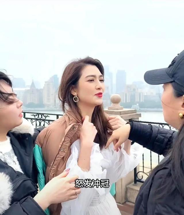 洪欣：永葆少女感的成熟女性偶像