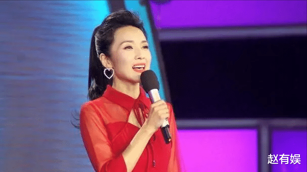 央视主持人管彤：这辈子最正确的决定，就是42岁还为普通丈夫生子