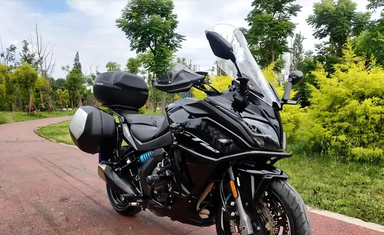 我们都被骗了!老戏骨竟然是“国际反恐专家”,演戏只是业余爱好而已