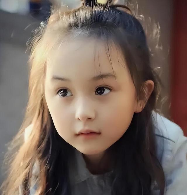 刘楚恬:2岁出道年入百万,因长相甜美被禁止整容,如今长成啥样