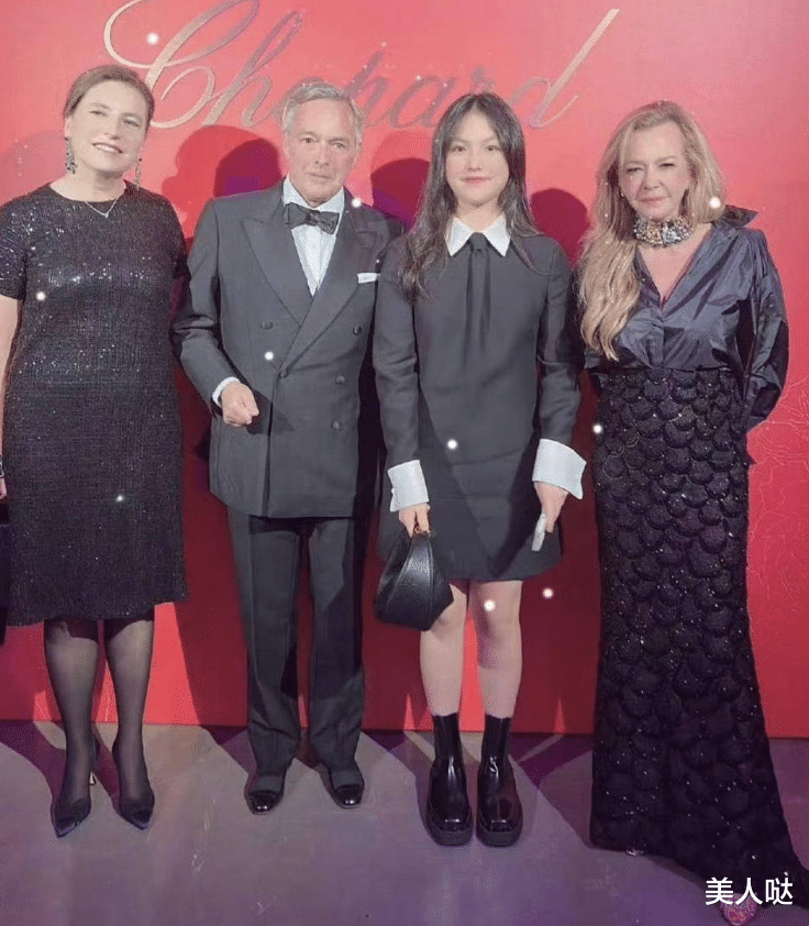 王诗龄发育过猛像换了个人！大眼睛加瓜子脸成李湘翻版，穿小黑裙美到认不出