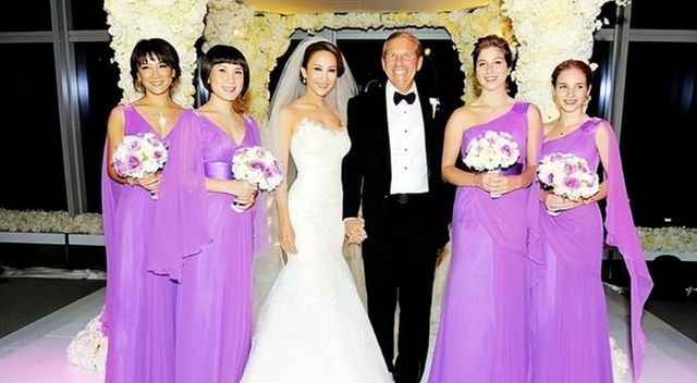 李玟|李玟手术成功!懒理婚变重新学走路,整条腿贴满绷带委屈落泪