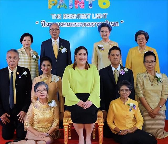 泰国的诗丽帕公主人美心善,救助流浪动物,年近四十,未婚无子