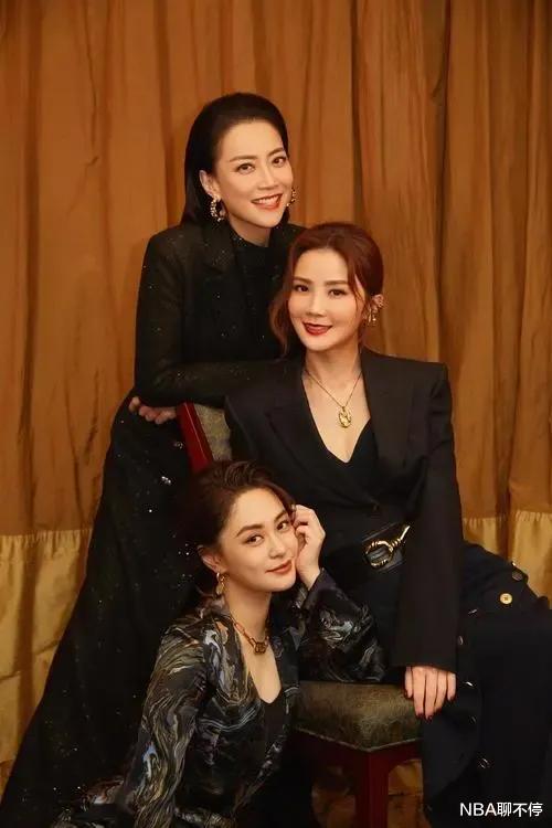 阿娇|阿娇钟欣潼减肥过度,镜头前露出胸骨,身体让粉丝们担心!