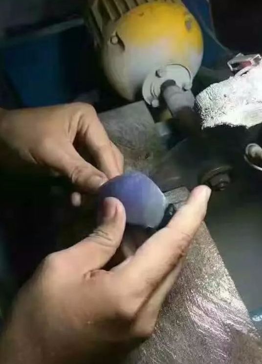 随便买的原石，却开出的紫罗兰，成品如何？