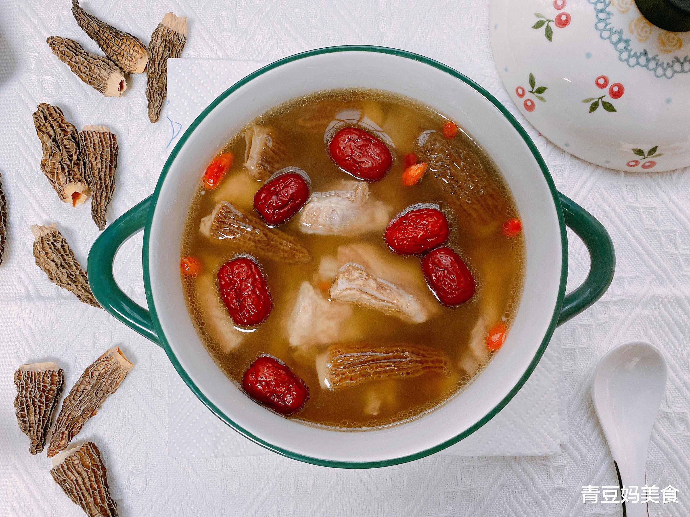 |“冬季多喝汤,不用医生帮”,这碗菌菇汤别错过,暖胃滋润又鲜美