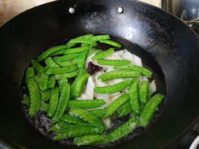 黄豆|未来一个月，除了备药戴口罩，5样食物多囤点，为过年做准备
