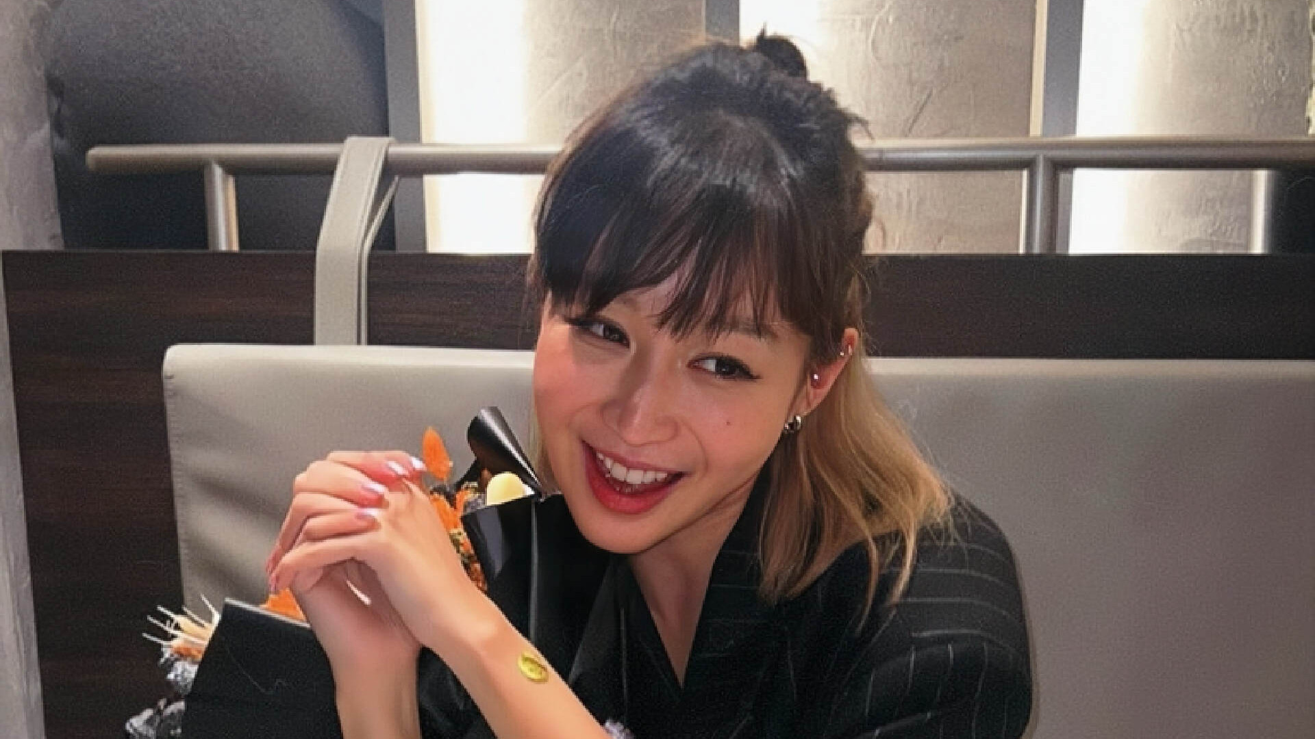 遗憾！香港人气女星突然宣布分手，遭富商男友嫌弃穿着太暴露