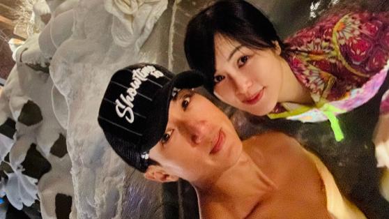 吴尊一家长白山度假，零下40度室外泡温泉，NeiNei鼻子被冻得通红