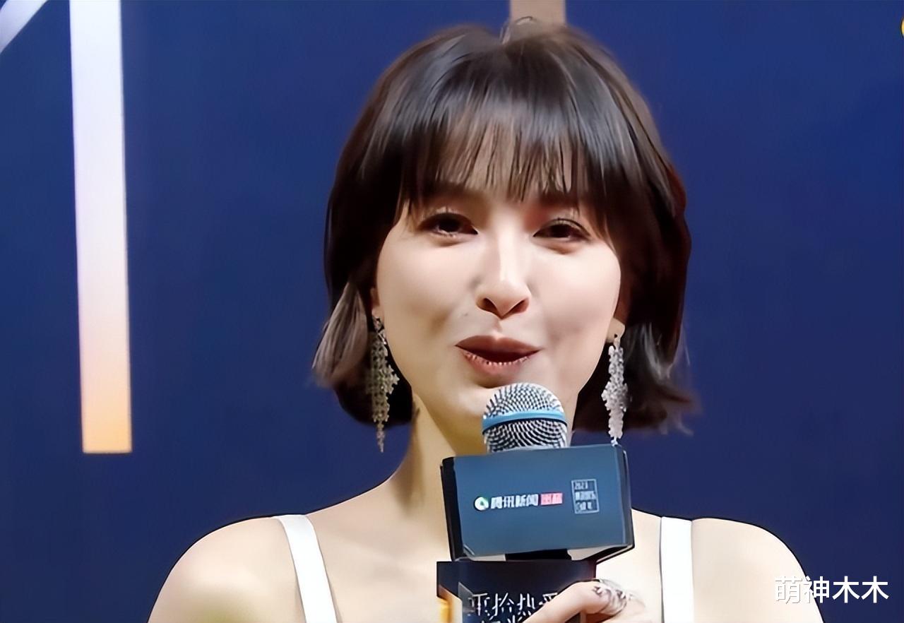 白皮书盛典镜头好真实:黄晓明发福,吴昕脸僵,魏大勋抬头纹抢镜