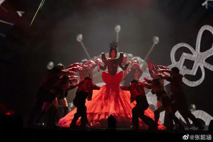 张韶涵|41岁张韶涵演唱会美炸热搜，网友：怎么会有人比动漫还夸张？？