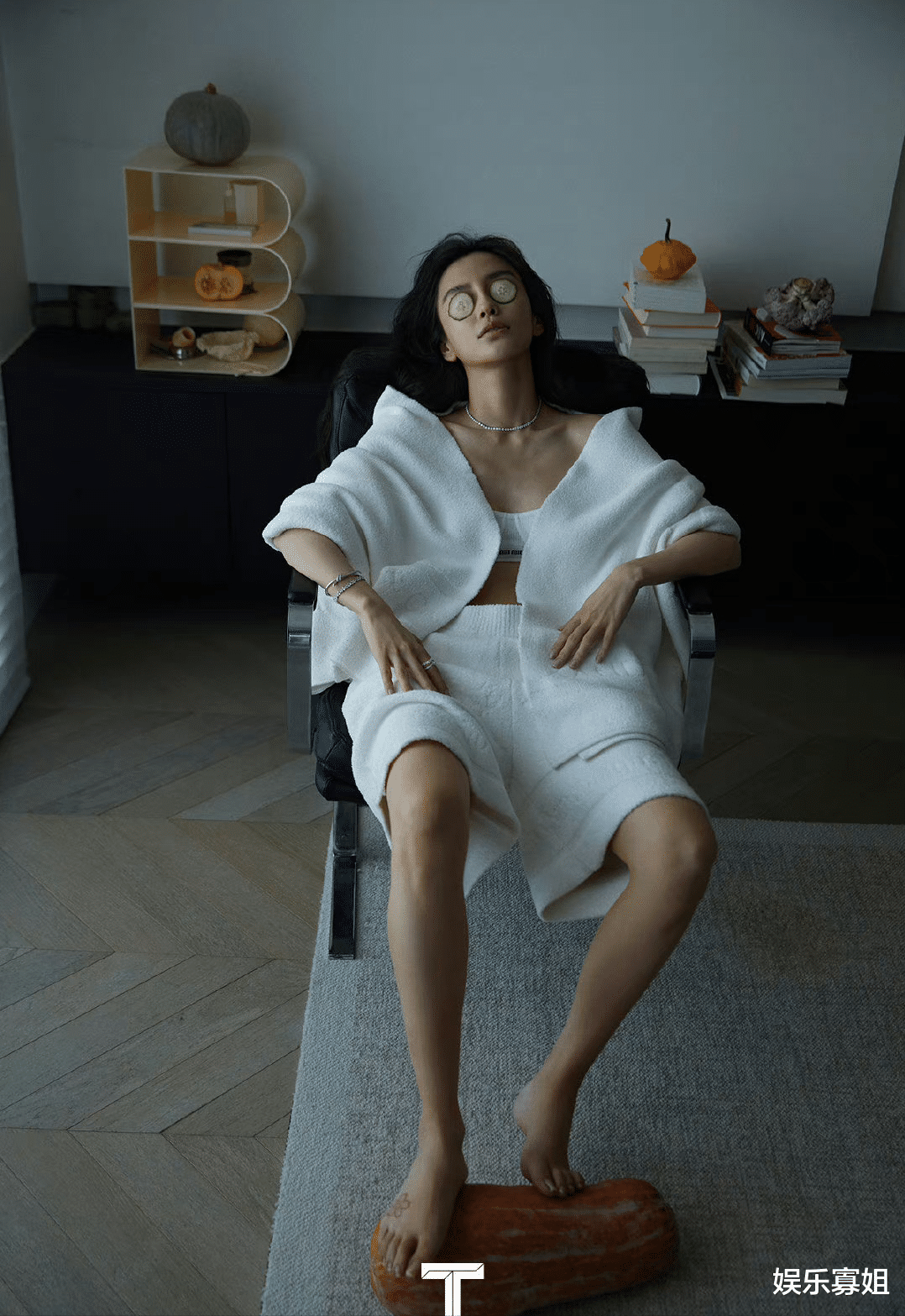 Angelababy高情商回应脚趾甲一事,表示:求求了给我脚趾p个美甲