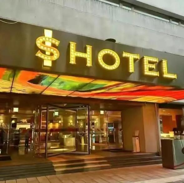 大S复出经营被讽越长越像AI,台媒曝其广告大片,微整痕迹显露