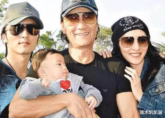 突发!曝张柏芝退圈养胎,穿无袖罩衫疑似遮孕肚,最后动态跟谢霆锋有关