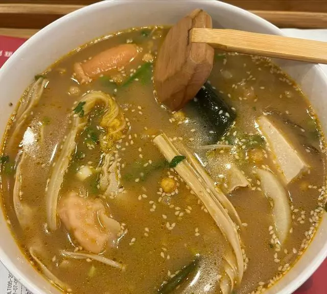 奶茶|“天价麻辣烫”被吐槽：根本吃不起，暴露出当下社会的病态现象
