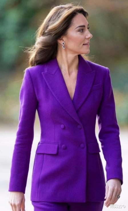 41岁凯特王妃一下子就老了，身材干瘪脸上无肉，网友：像卡米拉了
