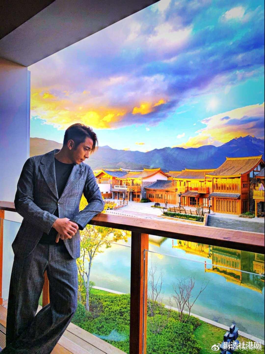 TVB前当家小生现身机场！被粉丝抓拍主动走近，却吓到大家忙后退