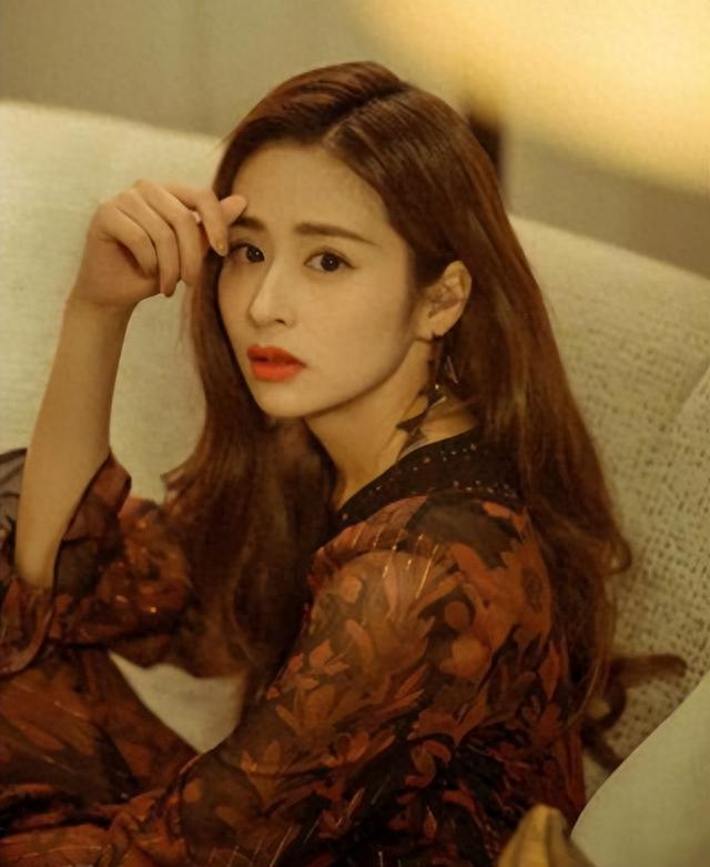 嘴唇厚、小鸡嘴，地包天，这8位女星看似貌美如花，实则奇怪