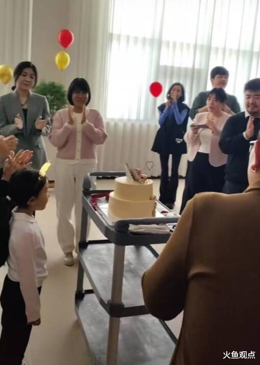 杨子母亲庆88大寿：前儿媳陶虹陪伴，不见黄圣依，输赢一目了然！