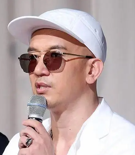 小S具俊晔亲密热舞,扭腰露肩带不避嫌,30亿豪宅内景曝光