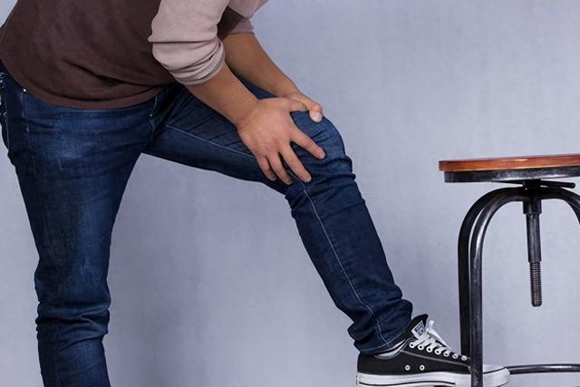 要想膝盖有劲，“1勾2抬3靠”不可少，具体怎么做？