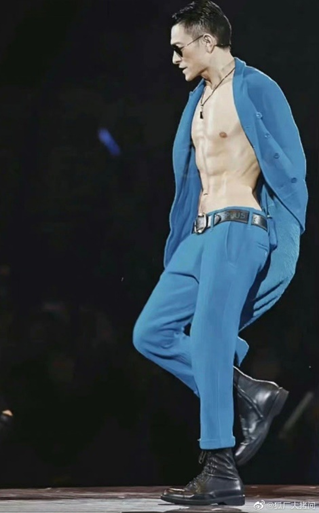 公开承认出轨,被“封杀”10年,如今53岁被董洁倒追:他到底凭什么?