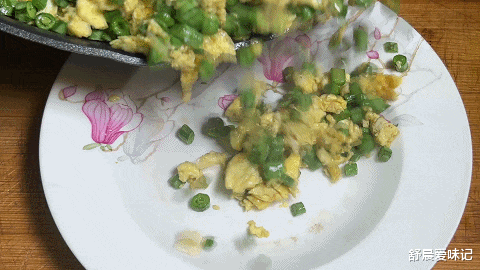美食教程|喜欢吃长豆角,又喜欢吃面食的可以试试这道美味,既是菜又是饭呢