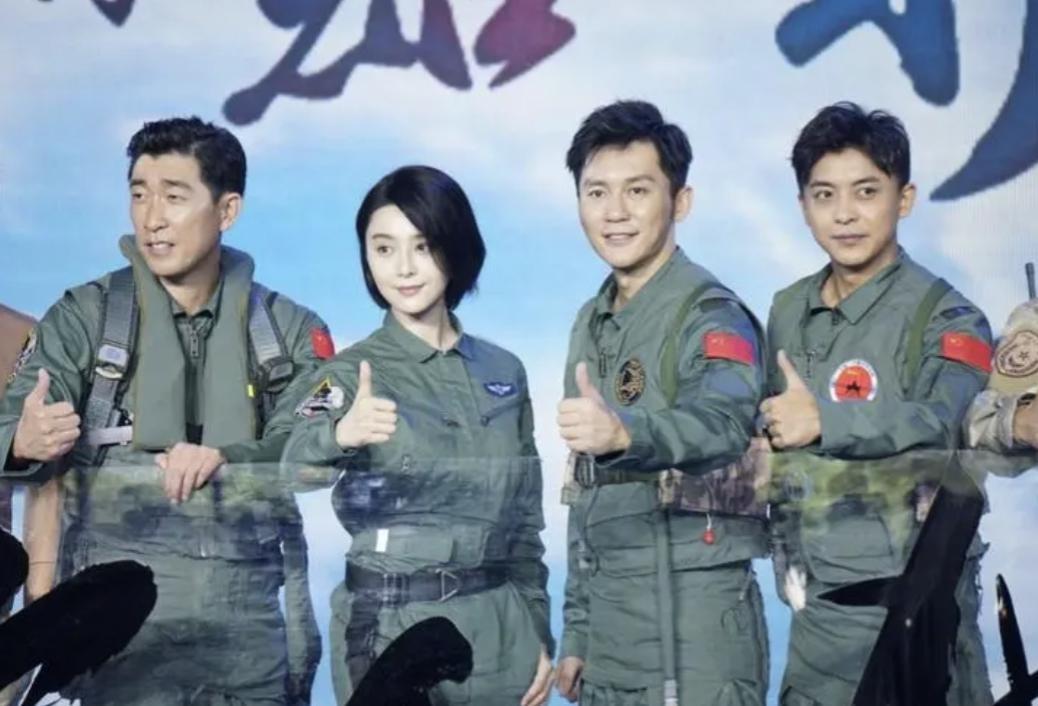 冯小刚怒骂李晨“滚出娱乐圈”,李晨霸气回怼让冯小刚哑口无言