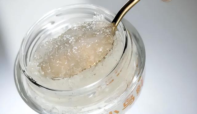 燕窝是怎么形成的，真是燕子用口水做成的？看完你还会想吃吗？