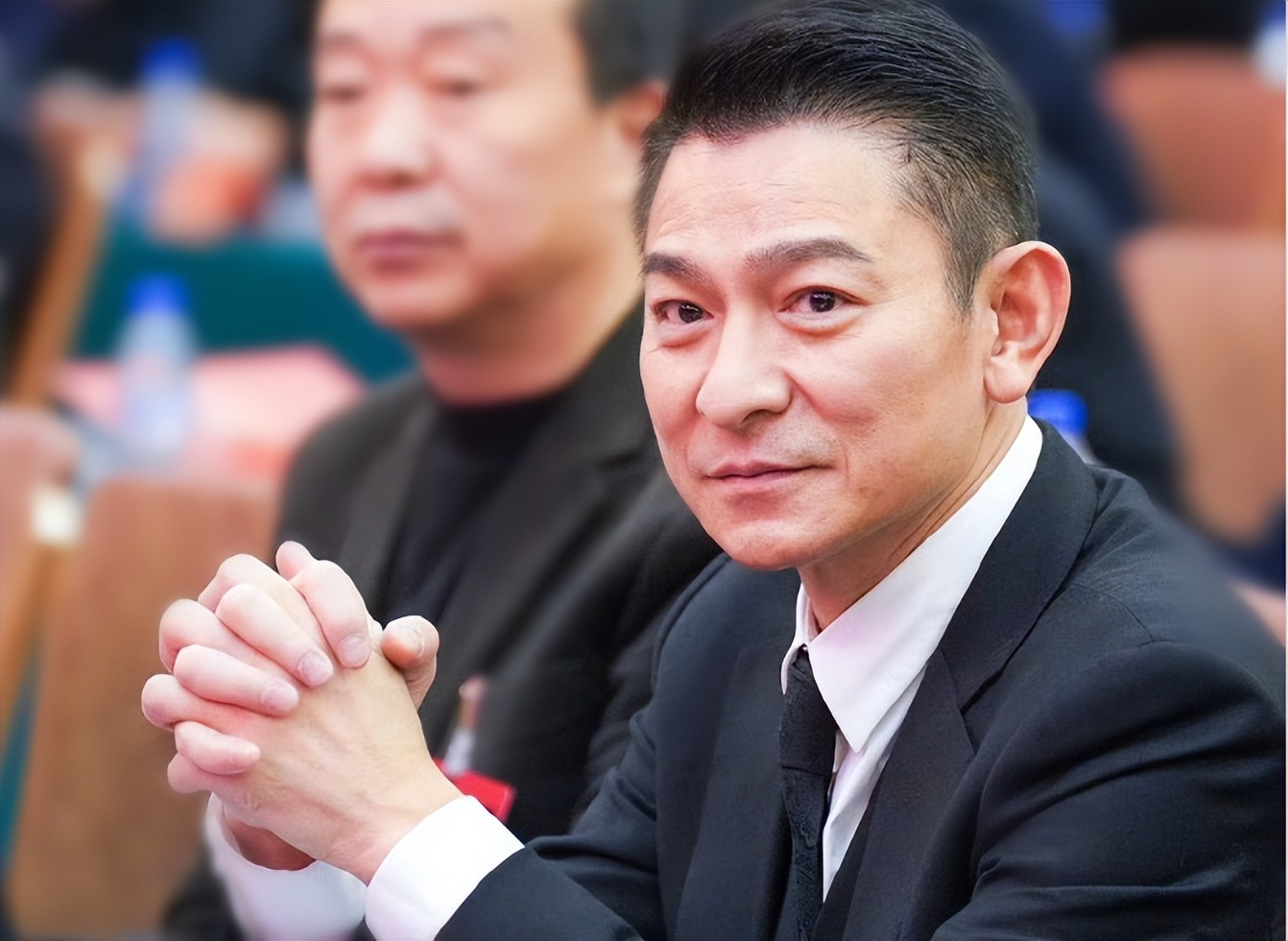 人民大会堂这一夜，把娱乐圈大佬的“名利场地位”体现得淋漓尽致