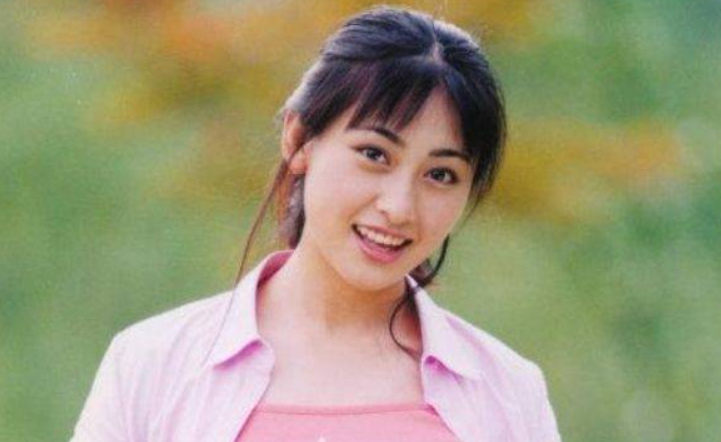 她被张铁林玩弄4年，嫁给大23岁黑道大哥，一代女神为何非要作践自己？