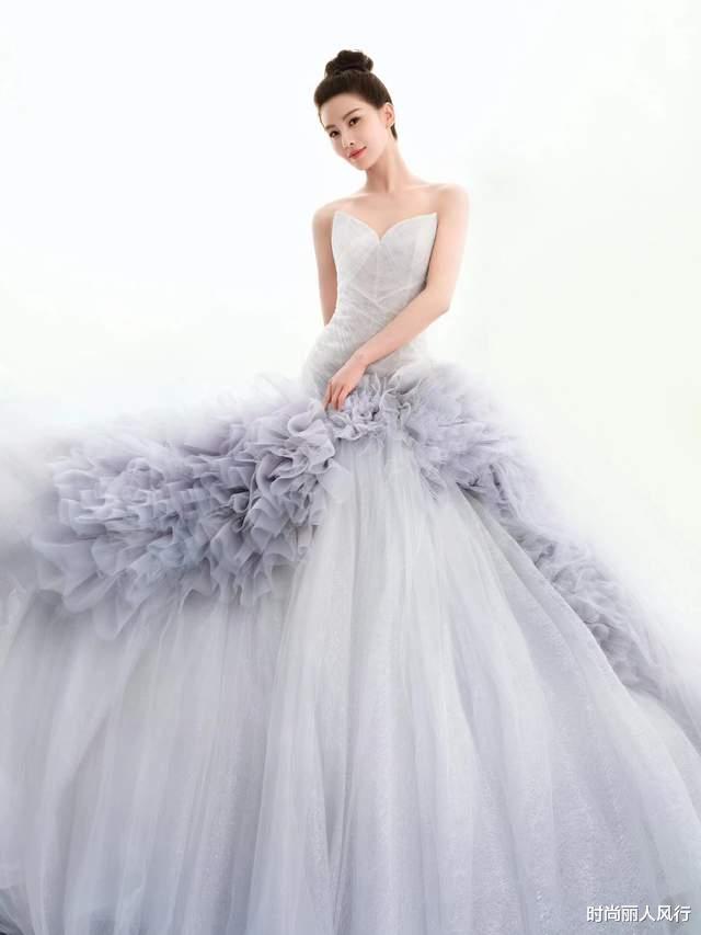 周焯华|刘诗诗恋爱脑?连夜赶回台湾跟吴奇隆一起庆生,穿香奈儿自拍超美